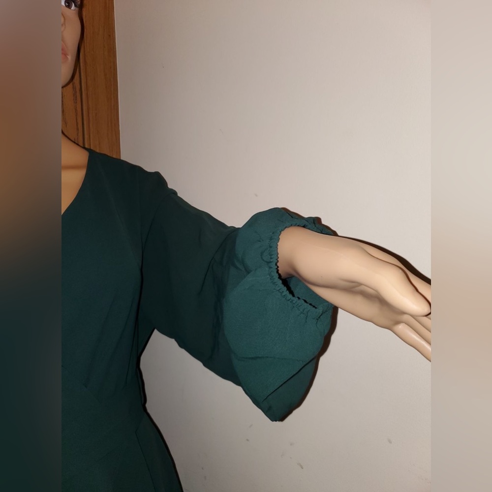 Long Sleeve Mini Wrap Dress with Belt. NWOT. Sz: L. Forest Green Color. - Picture 8 of 12